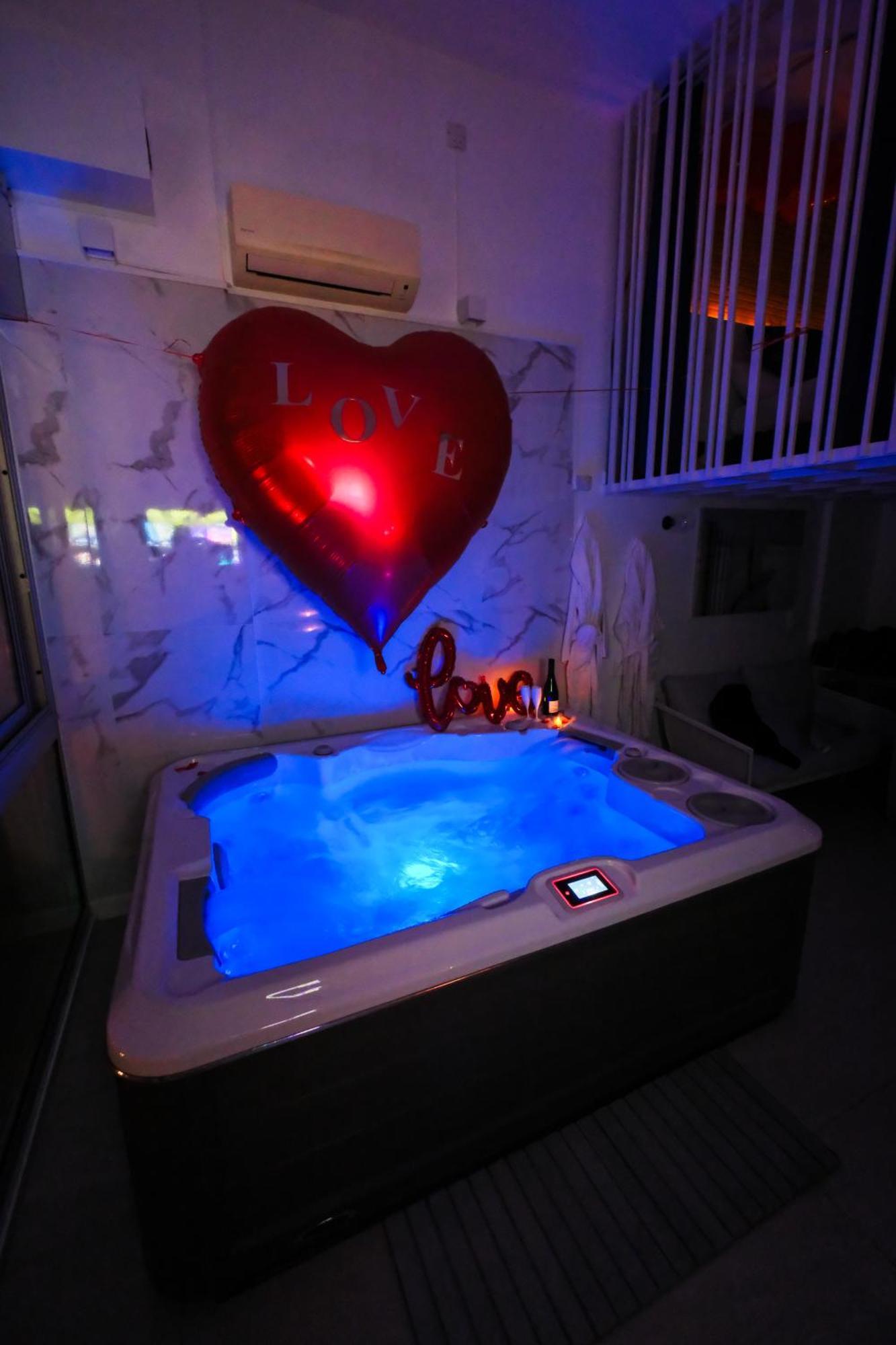 Villa Bono Jacuzzi & Spa Saint-Laurent-du-Var Eksteriør bilde